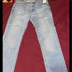 I am selling these Hollister jeans never used brand new with tags